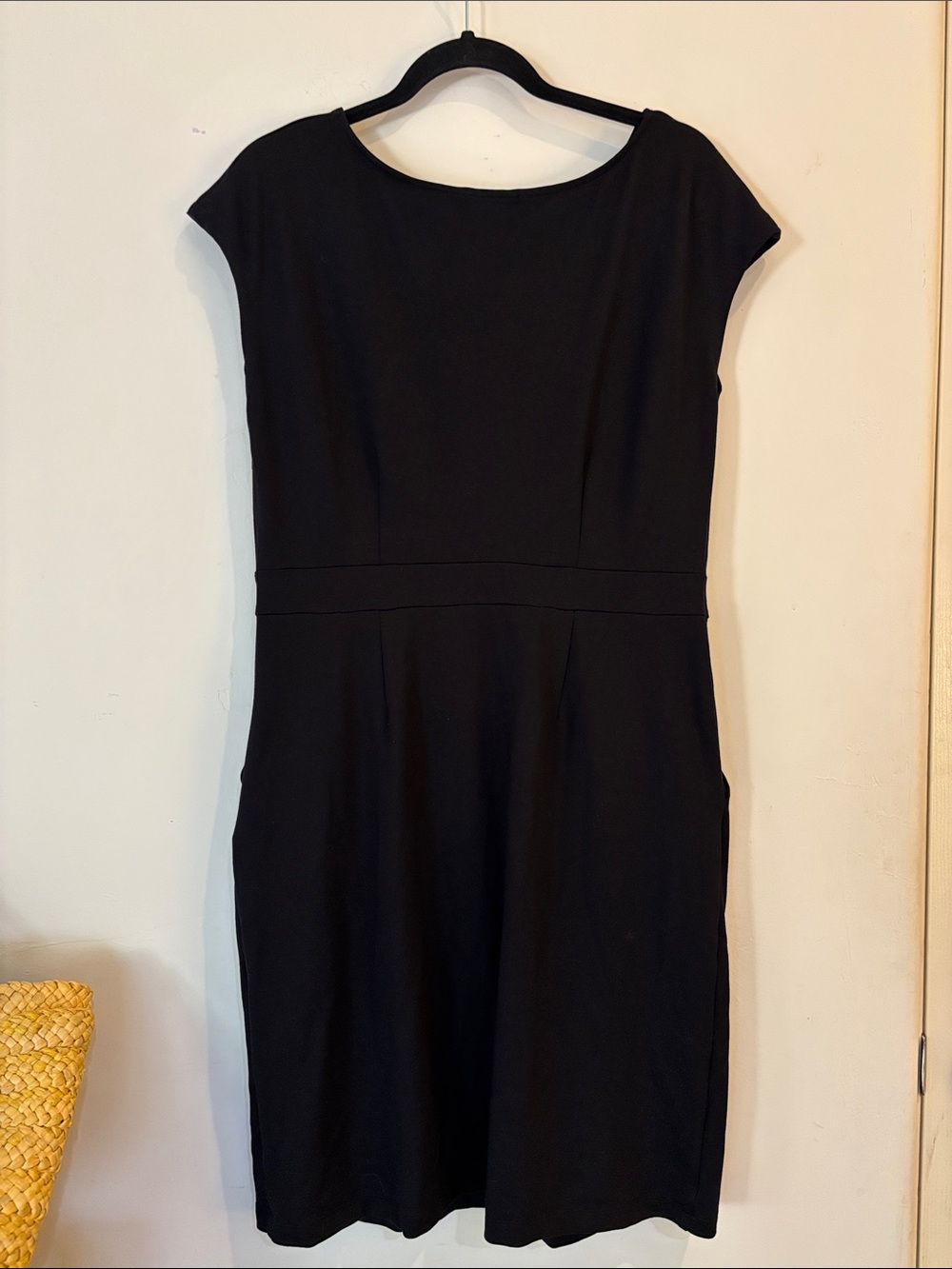 Quince Black Midi Sheath Dress w pockets Medium Rayon blend Easy care